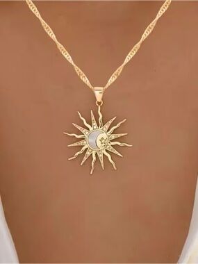 💫Posh 🎉 Party Host pick!🦋 Gold Sun & Star White Moon Pendant Necklace